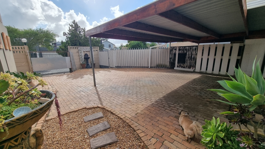 8 Bedroom Property for Sale in Die Bos Western Cape
